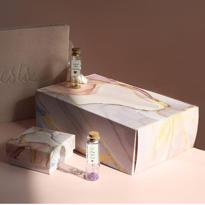 Boîte-cadeau en papier élégante fabriquée en Chine avec décoration en poudre d'or pour le cadeau de demoiselle d'honneur, les vacances, Noël - Product Image 5