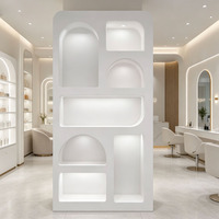 Meuble de présentation cosmétique mural LED personnalisable, durable, étanche et écologique pour magasin de maquillage