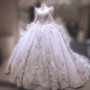 2026 Nuovo Abito da Sposa di Lusso con Diamanti Senza Schienale per Ragazze, Stile Chiesa, Principessa Reale, Gonna con Pizzo Pesante, Scollo a Cuore - Product Image 1