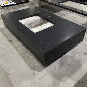 Losas de Cuarzo Negro Sintético con Vetas Doradas para Fabricación de Encimeras, Encimeras para Cocina y Baño - Product Image 4