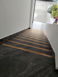 Protection d'angle d'<span class=keywords><strong>escalier</strong></span> en alliage d'aluminium en forme de L à bas prix, bande antidérapante pour la sécurité domestique des <span class=keywords><strong>marches</strong></span>, marque Yingxin, 40x20mm, 2.7m - Product Image 5