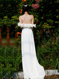 Vestido de Novia de Lujo Blanco Antiestático 100% Algodón con Hombro Descubierto y Flores de Rosa, Ideal para el Despertar de la Novia y como Vestido de Certificado de Compromiso - Product Image 3