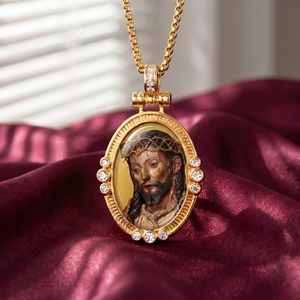 Collar con Colgante Hecho a Mano de San Cristóbal de los Milagros, Amuleto Católico Portugués de las Azoreas, Regalo de Confirmación - Product Image 1