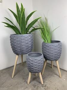 Ensemble de 3 pots de fleurs sur trépied à motif ondulé, pot de fleurs sur pied avec pieds en bois - Product Image 4