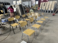 Chaise d'étudiant en contreplaqué moderne et durable avec tablette d'écriture pour salle de classe et salle de formation