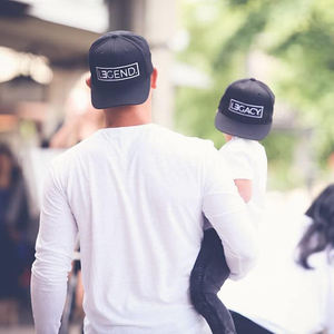 Bordado de família Legenda e Legado combinando com chapéus pretos de bico plano e de beisebol tradicionais com snapback ajustável - Product Image 4