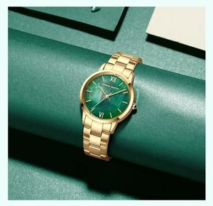 Reloj de Lujo para Mujer OEM ODM, Esfera Verde de Nácar, Números Romanos, Brazalete de Acero Inoxidable Dorado, Reloj de Cuarzo a Prueba de Agua, Moderno - Product Image 6