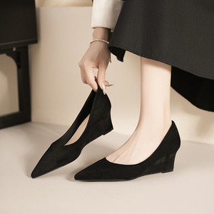 Chaussures compensées à bout pointu en daim, à enfiler, semelle extérieure en caoutchouc souple, toutes saisons 5222C - Product Image 4