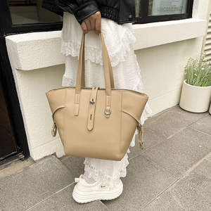 New retro style large capacity women's commuting tote bag, fashionable bucket bag - Product Image 3