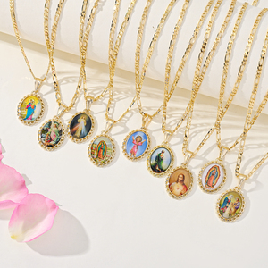 Collana con Ciondolo a Forma di Figura Religiosa, Gioielli Cristiani Placcati in Oro - Product Image 2