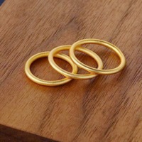 Modischer matter Ring in Sandgold |   Anlaufbeständiger schlichter Vintage-Ring für Damen – Großhandel