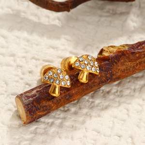 Женские позолоченные серьги-гвоздики из нержавеющей стали - Product Image 3