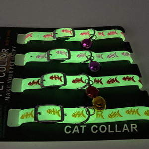 Colliers rougeoyants pour animaux de compagnie de chat de motif de coeur avec des cloches brillent <span class=keywords><strong>la</strong></span> <span class=keywords><strong>nuit</strong></span> chiens chats collier Pet Glow in Dark Collar - Product Image 4