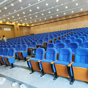 Chaises d'auditorium Manwa Expo Hb652 bleu noyer avec accoudoirs pour usage scolaire, hospitalier et théâtral - Product Image 1