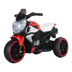 Tricycle électrique rouge 12V pour enfants, moto à 3 roues, style <span class=keywords><strong>police</strong></span>, avec pare-brise et musique, alimenté par batterie - Product Image 1