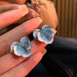 Colgante botánico de estilo de pintura al óleo de moda, diseño delicado versátil, joyería de oreja de Metal para mujer, accesorios de vacaciones en la playa - Product Image 5