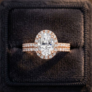 Bague de fiançailles et de mariage KIVORA en moissanite ovale de 1,5 carat avec bande torsadée pour femme, en argent 925 plaqué or - Product Image 1