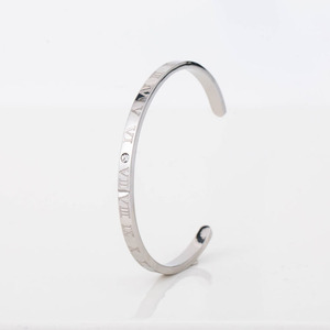 Bracelet manchette en acier inoxydable avec lettres romaines et incrustation de diamants, design ouvert, bijou cadeau - Product Image 1