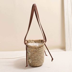 <b>Straw</b> Woven <b>Bag</b> Fresh Flower Embroidery New Shoulder <b>Bag</b> Seaside Holidays Beach <b>Bags</b> - Product Image 3