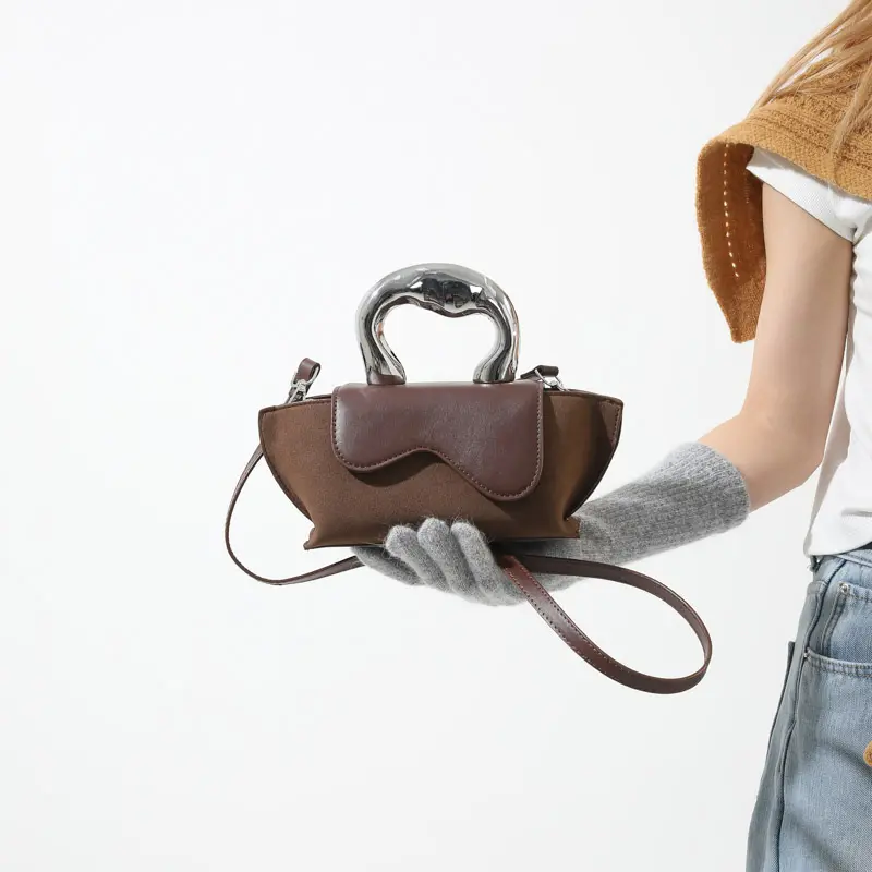 Luxo Mulheres Asa Forma Ombro Bolsa Contraste Cor PU2023 Novo Nicho Design Sense Crossbody Bag designerladies mão sacos