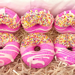 Bombas de Baño Orgánicas de Lujo OEM en Forma de Donut Rosa, Hechas a Mano, Veganas, Naturales, Efervescentes, con Etiqueta Privada, Caja de Regalo Colorida, Estilo Adorable - Product Image 4