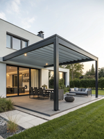 Pergola en aluminium brossé argenté avec pare-soleil extérieur à montage latéral pour rangée de fenêtres, option à lamelles rétractables