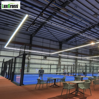Terrain de padel panoramique haut de gamme, système d'éclairage LED périmétrique innovant, solution clé en main