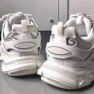 รองเท้ากีฬาผู้ชายสไตล์เรโทรสุดหรู ขายส่ง รุ่น Spring Balenc ระบายอากาศได้ดี พื้นหนา กันลื่น ทันสมัย เหมาะสำหรับวิ่งบนถนน - Product Image 3