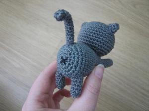 Mini chaton au crochet personnalisé, petit chat amigurumi en coton, jouet - Product Image 5