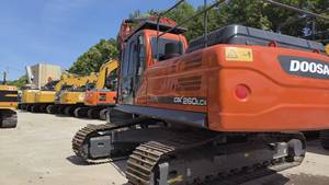 รถขุดดิน Doosan DX 260LC สีแดง อุปกรณ์ก่อสร้างงานหนักสีส้ม - Product Image 6