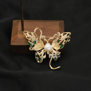 Spilla con perla a forma di coniglietto, gioiello con perle d'acqua dolce, regalo per donna, accessorio per feste di compleanno, stile carino e allegro - Product Image 2