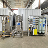 Système complet de production d'eau potable en sachet avec machine de purification par osmose inverse, réservoir d'eau et équipement d'emballage automatique des sachets d'eau