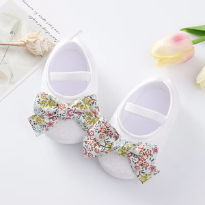 <span class=keywords><strong>Scarpe</strong></span> classiche con fiocco adorabile per bambini con suole morbide versatili stile principessa <span class=keywords><strong>primi</strong></span> camminatori per ragazze <span class=keywords><strong>scarpe</strong></span> carine per neonati - Product Image 2