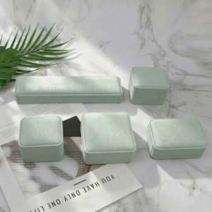 Coffret à bijoux rectangulaire <span class=keywords><strong>vert</strong></span> clair pour bagues, colliers et bracelets – Boîtes cadeaux de luxe doublées pour petites entreprises et vente en gros - Product Image 3