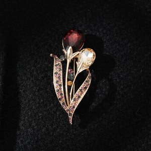 Broche de Moda Chapado en Oro con Cristales de Tulipán y Aleación de Rhinestone, de Lujo y Alta Calidad para Mujer, Regalo Personalizado para Boda, Compromiso o Fiesta - Product Image 3