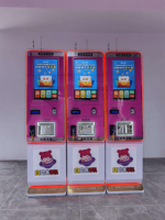 Machine à monnayeur en libre-service avec boîtier couleur personnalisable, cadre néon LED, et distributeur de jetons