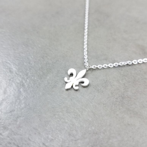 Collar <span class=keywords><strong>de</strong></span> la Fe <span class=keywords><strong>de</strong></span> la <span class=keywords><strong>Flor</strong></span> <span class=keywords><strong>de</strong></span> <span class=keywords><strong>Lis</strong></span> para Mujer, Joyería <span class=keywords><strong>de</strong></span> Acero Inoxidable con Diseño <span class=keywords><strong>de</strong></span> <span class=keywords><strong>Flor</strong></span> <span class=keywords><strong>de</strong></span> <span class=keywords><strong>Lirio</strong></span> <span class=keywords><strong>de</strong></span> San Nicolás, Loto Católico Real - Product Image 2