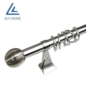 Système moderne de tringles et rails pour rideaux avec cantonnière de luxe, accessoires inclus - Product Image 1