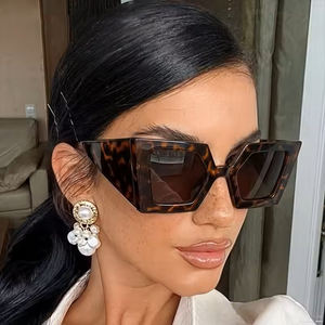 <span class=keywords><strong>2026</strong></span>年トレンドのオーバーサイズパンクグラス、Y2Kヒップホップキャットアイ、レディースサングラス、ラグジュアリーデザイナー、メンズクールアウトドア防風シェード - Product Image 4