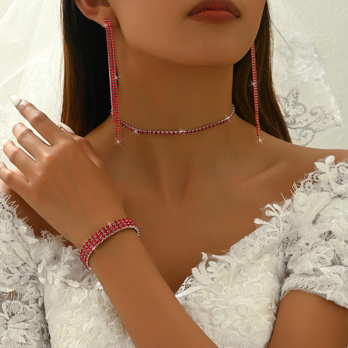 สีเงินและสีแดง