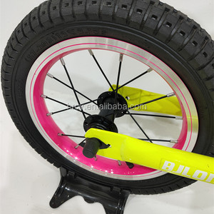 Cycle pour enfants de haute qualité pour 2 à 7 ans Vélo d'équilibre pour enfants Vélo d'équilibre en fibre de <span class=keywords><strong>carbone</strong></span> Vélo de poussée <span class=keywords><strong>Carbone</strong></span> - Product Image 3