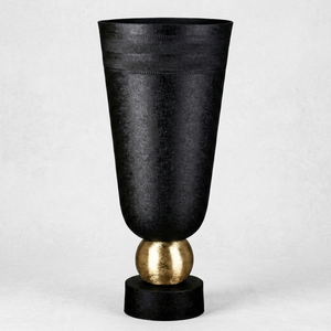 Vase de table moderne festif en bronze noir avec base sphérique dorée, fait main, décoratif, hauteur 22 cm - Product Image 1