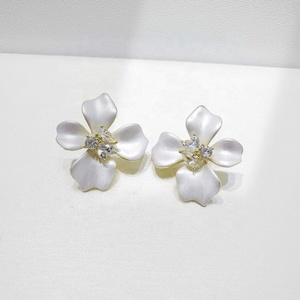 Boucles d'oreilles clous en argent sterling 925 émaillé de haute qualité, délicates, pour mariée, en or 14 carats, avec pierres précieuses, motif floral d'été pour femme, collection 2026 - Product Image 5