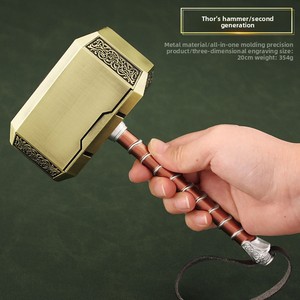 Marteau de <span class=keywords><strong>Thor</strong></span> Avengers 4 <span class=keywords><strong>Love</strong></span> and <span class=keywords><strong>Thunder</strong></span>, modèle grand format en alliage de zinc, argent et or - Product Image 2