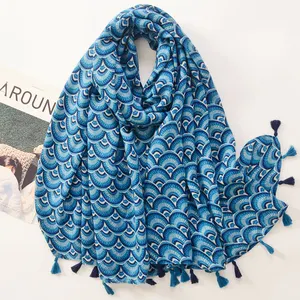 2022 newest women simple floral print cotton viscose scarves with tassel Muslim ladies scallops printed scarves hijabs shawls