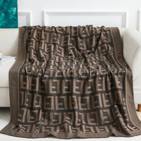 Großhandel 100% Polyester Jacquard Flugzeug Überwurf decken Brief gewebte geometrische moderne feste Bettdecke für Herbst Home Travel