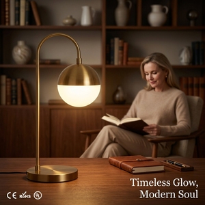 Lámpara de Mesa Globo de Latón Estilo Nórdico Vintage - Lámpara de Escritorio Minimalista de Vidrio Esmerilado - Lámpara de Noche Retro Dorada Premium - Product Image 1
