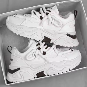 รองเท้ากีฬาแนวเรโทรเพิ่มความสูง รองเท้าวิ่งลำลอง พื้นหนา กันน้ำ กันลื่น ทนทานต่อการสึกหรอ น้ำหนักเบา - Product Image 2