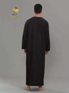 เสื้อคลุมยาวสีดำสำหรับผู้ชาย แบรนด์อัลฮาราเมน ผ้าฝ้าย แขนยาว ความยาวคลุมถึงพื้น สไตล์ตะวันออกกลาง เหมาะสำหรับสวมใส่ละหมาด - Product Image 4