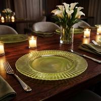 Assiette de présentation en verre plissé vert pâle de 13 pouces pour la maison, les cafés, les hôtels et les banquets – Vente en gros